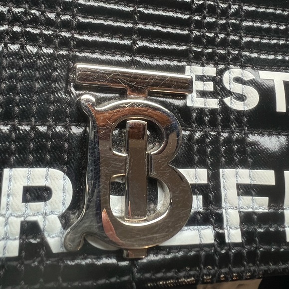 Burberry Small Horseferry Print
Quilted Lola Bag - Picture 7 of 14